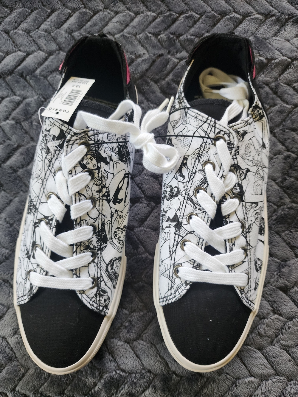 Torrid White & Black Wonder Woman Graphic Lace-Up Women's Sneakers 10.5